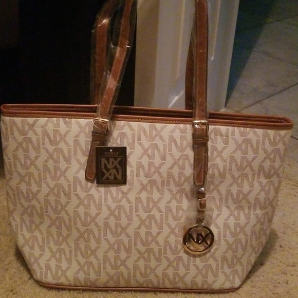 NX Purse - Picture 1 of 3